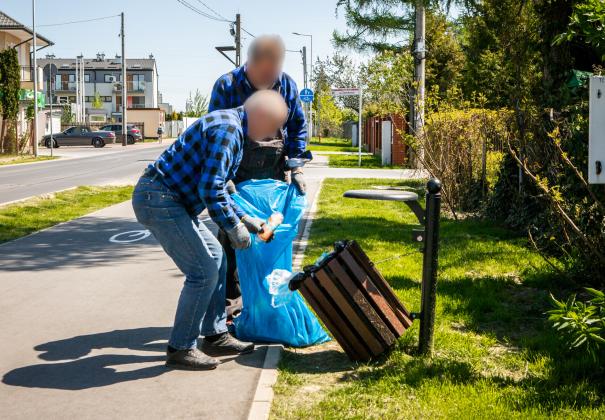 Czyszczenie koszy na śmieci